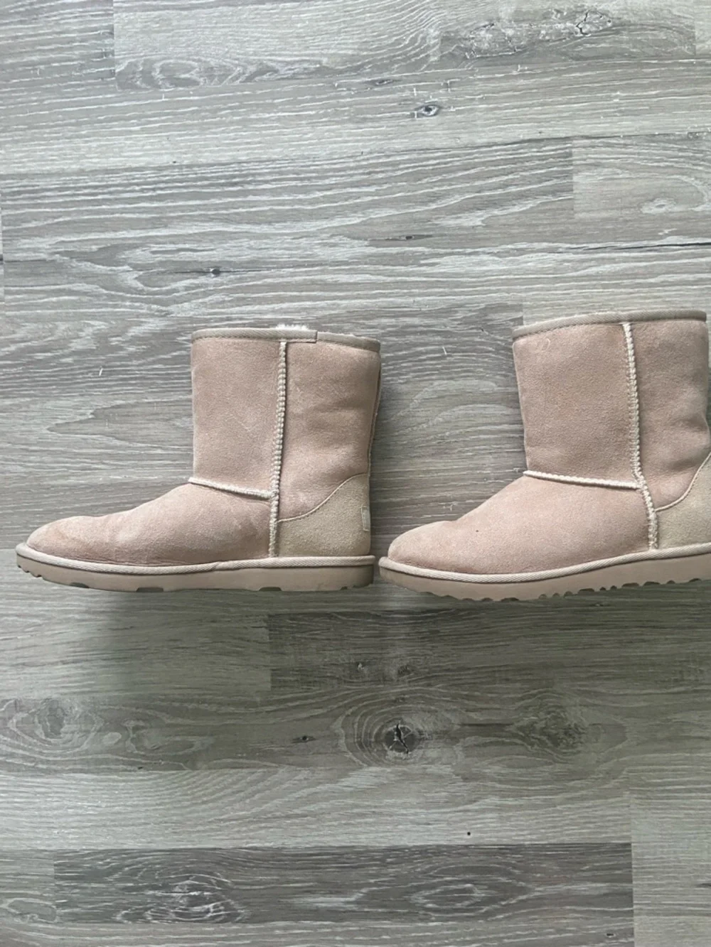 Classic Cozy Shearling-Lined UGG YOUTH SIZE 5 Boots - Chestnut